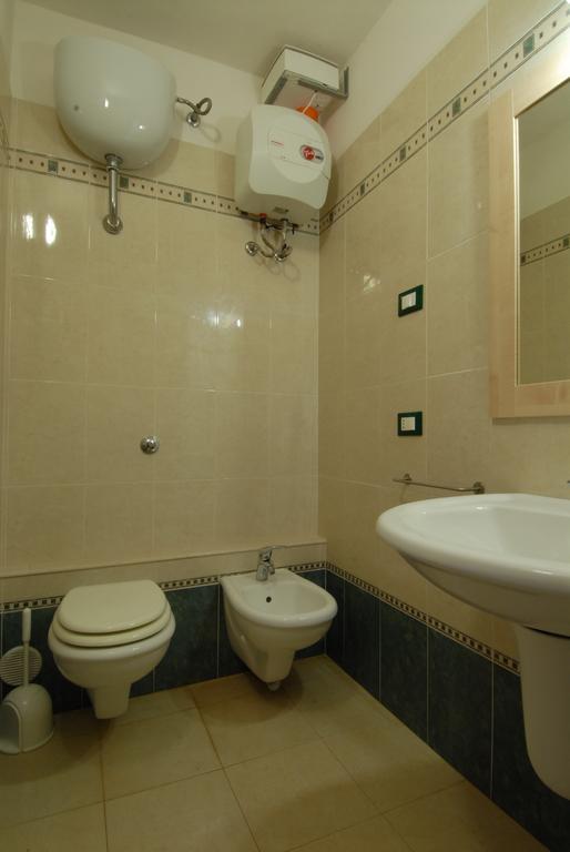 Villaggio Camping Uria Foce Varano Exterior photo