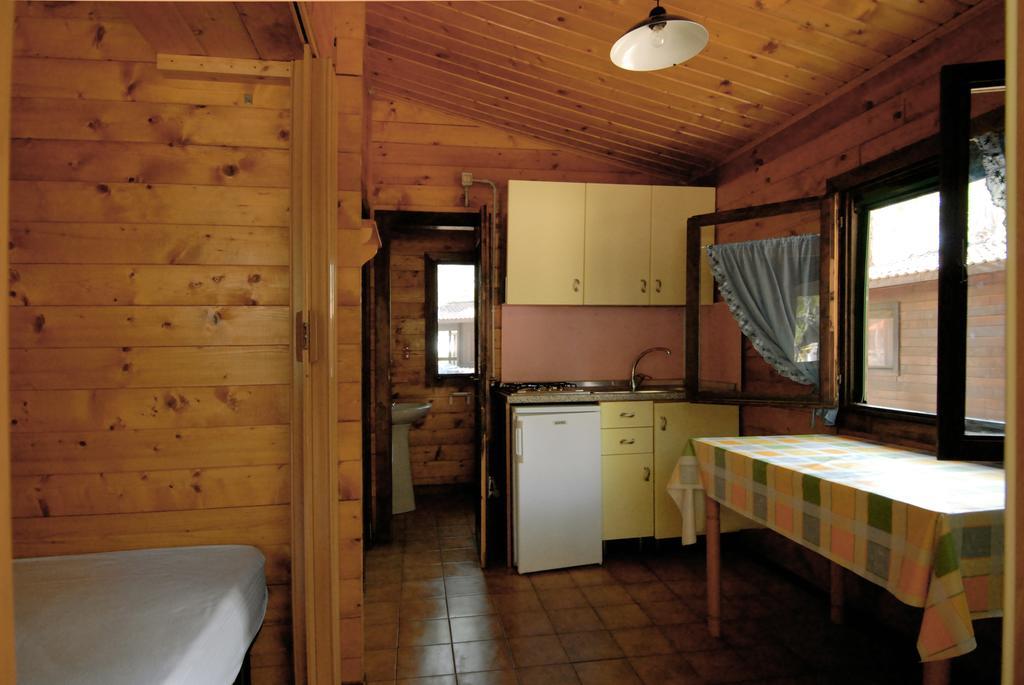 Villaggio Camping Uria Foce Varano Exterior photo