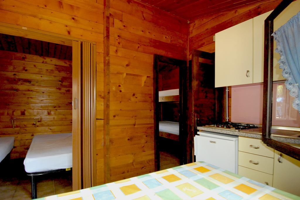 Villaggio Camping Uria Foce Varano Exterior photo
