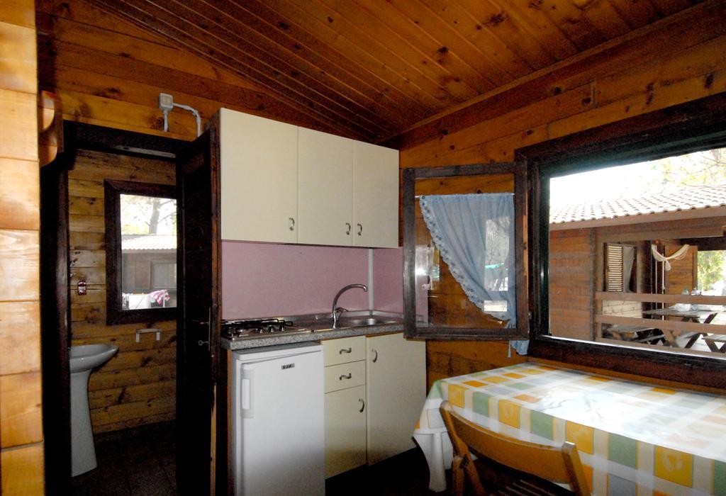 Villaggio Camping Uria Foce Varano Exterior photo